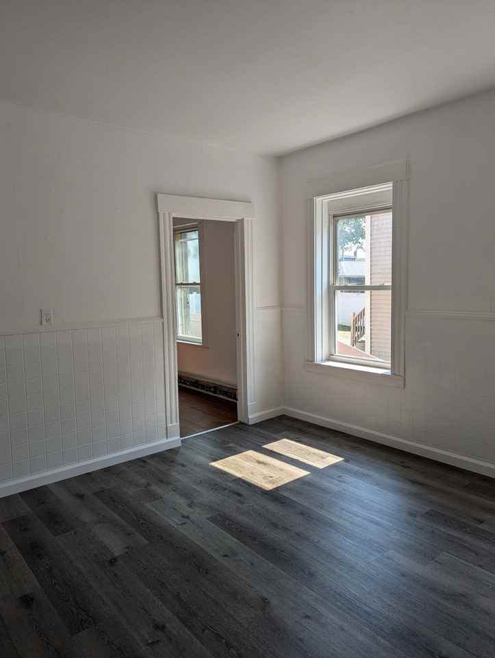 115 Silver St - Photo 3 of 12