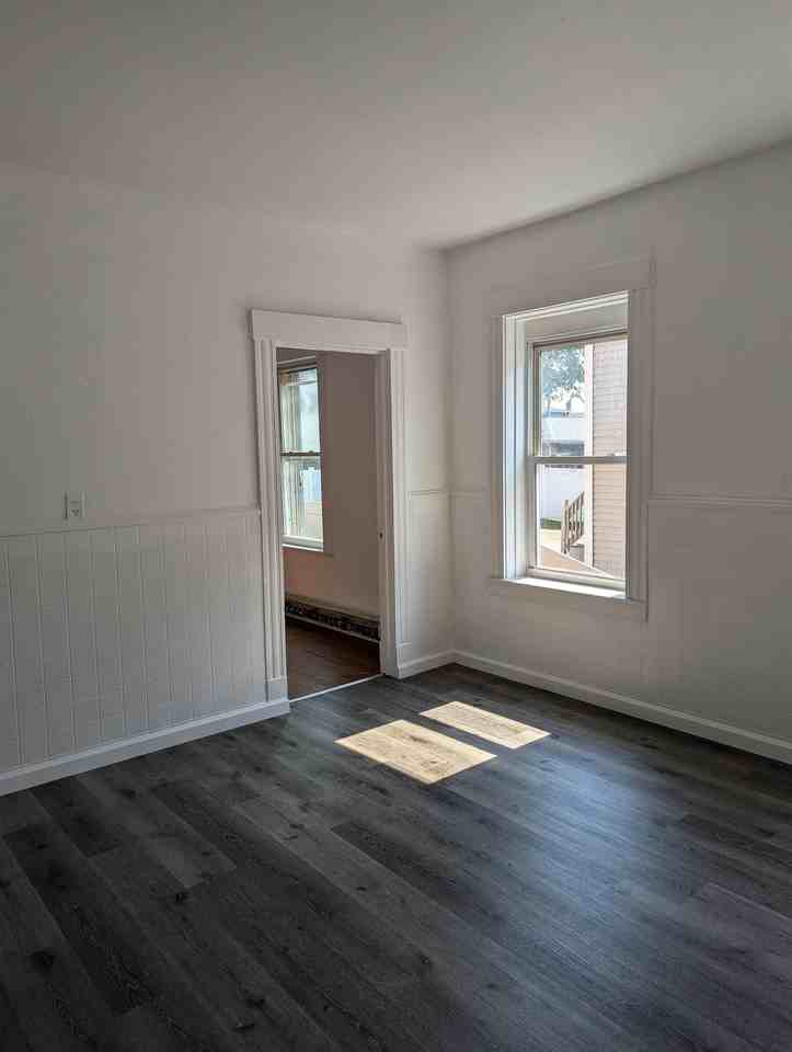 115 Silver St - Photo 6 of 12