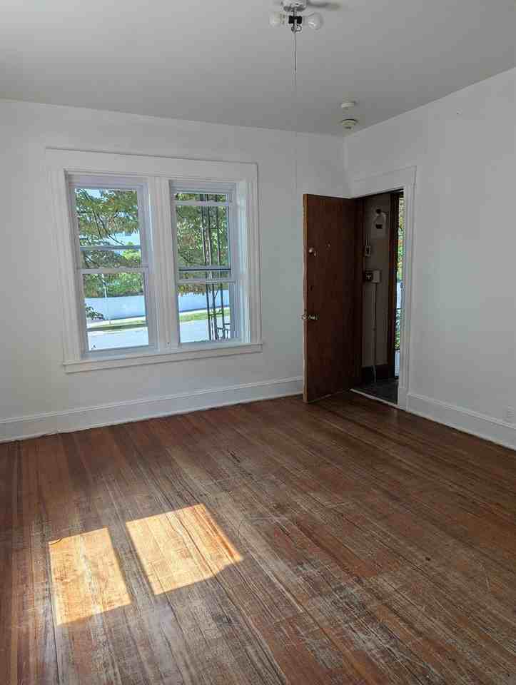 115 Silver St - Photo 7 of 12