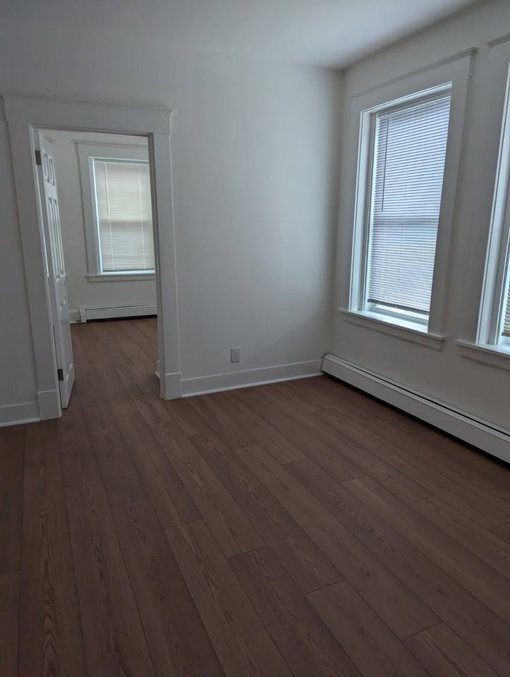 152 Oak St #1N - Photo 4 of 7