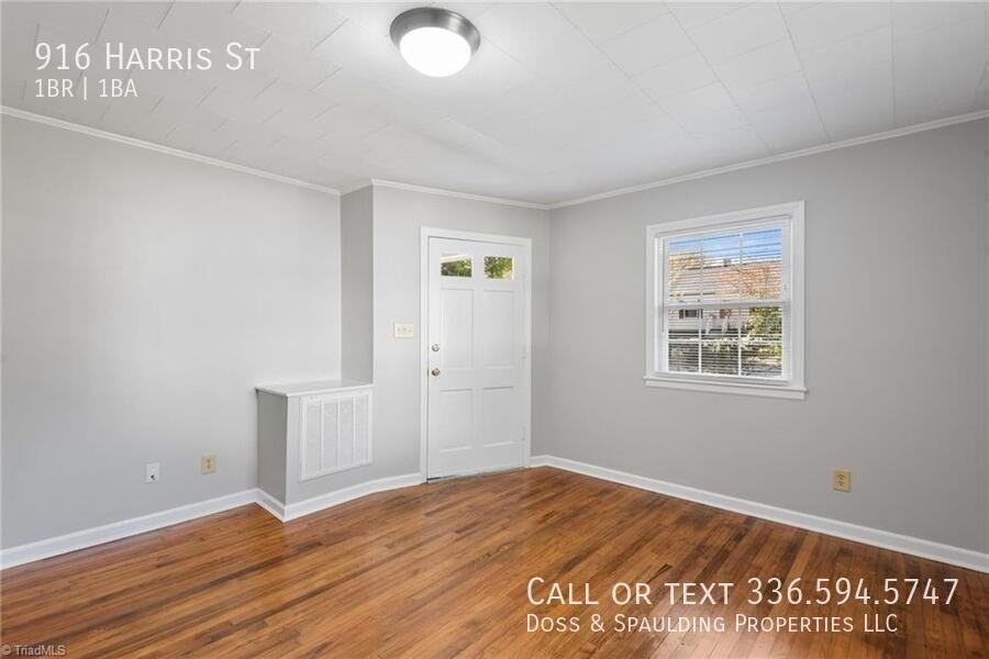 916 Harris St - Photo 3 of 15