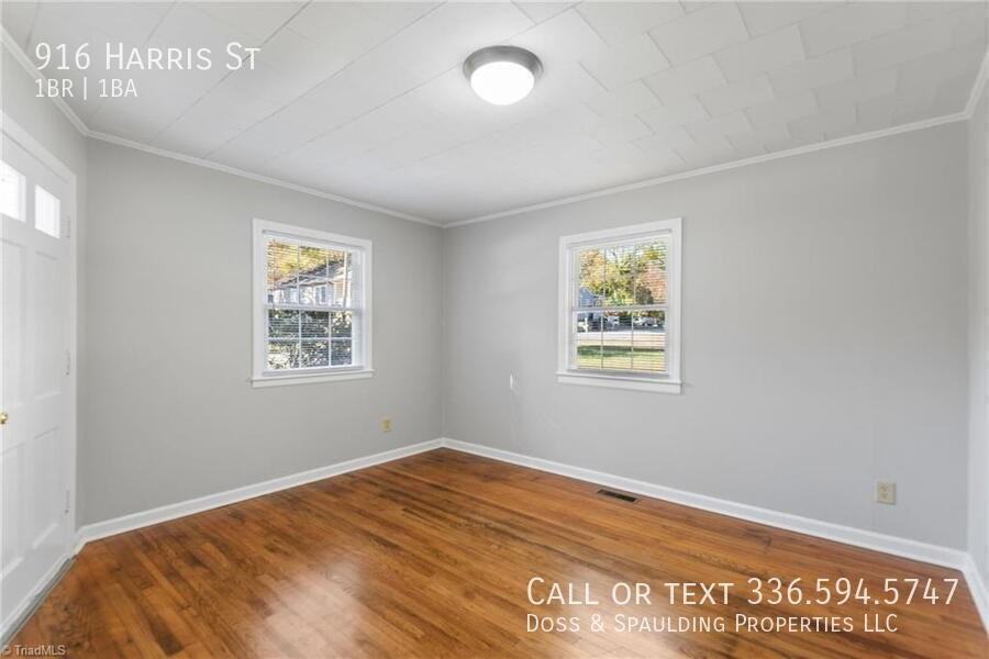 916 Harris St - Photo 4 of 15