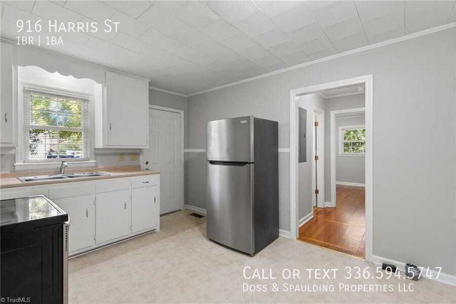 916 Harris St - Photo 6 of 15