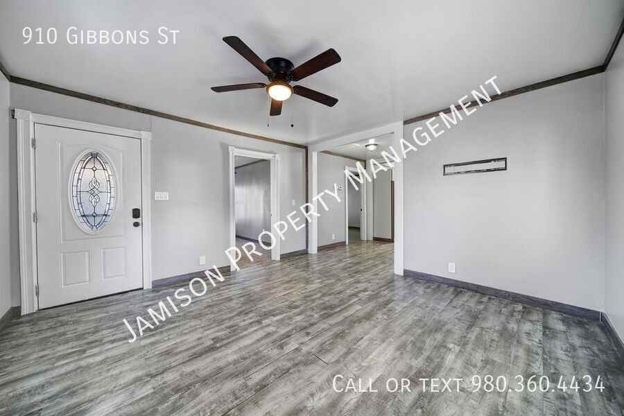 910 Gibbons St - Photo 2 of 18