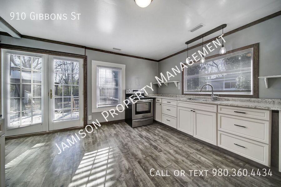 910 Gibbons St - Photo 6 of 18