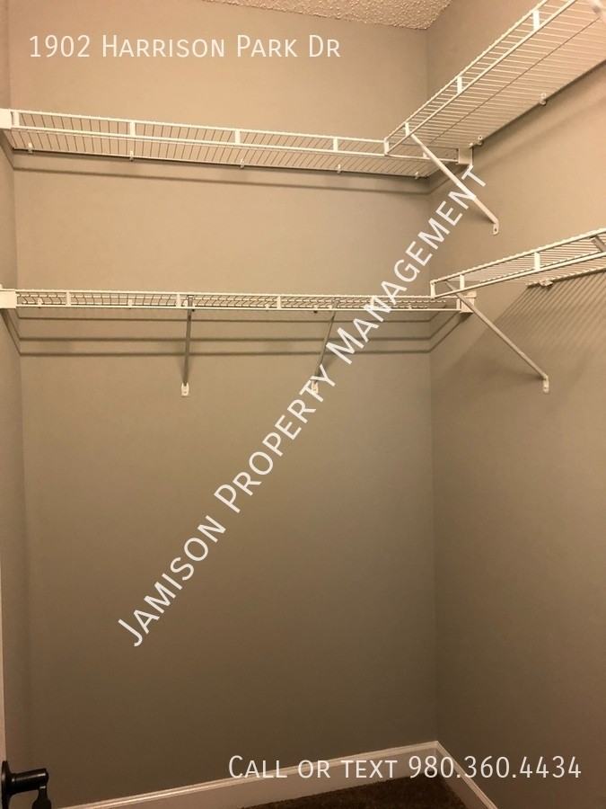 1902 Harrison Park Dr - Photo 6 of 17