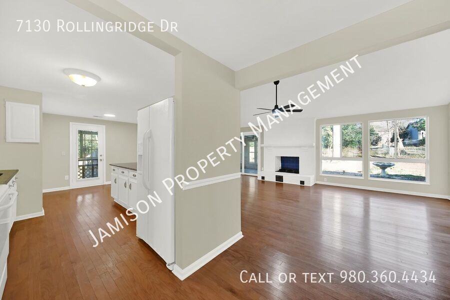 7130 Rollingridge Dr - Photo 2 of 27