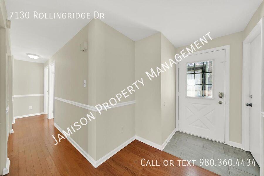 7130 Rollingridge Dr - Photo 3 of 27