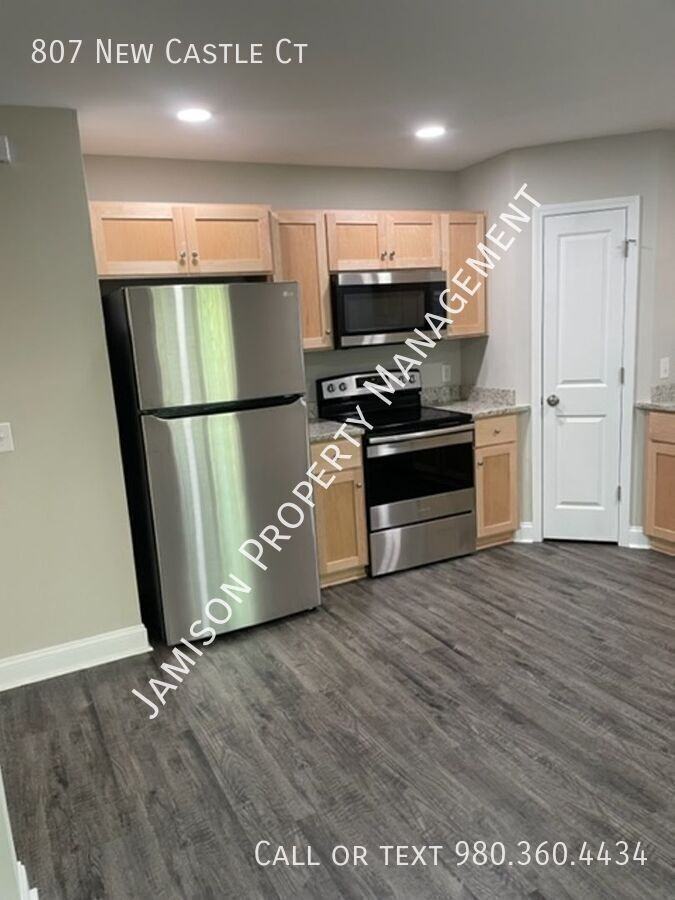 807 New Castle Ct - Photo 5 of 14