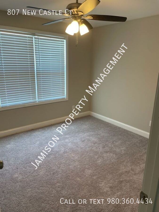 807 New Castle Ct - Photo 7 of 14