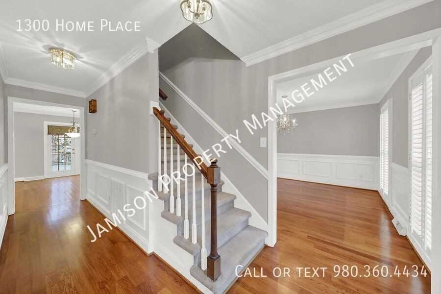 1300 Home Pl - Photo 4 of 42