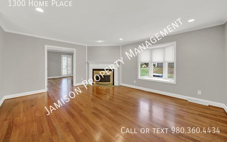 1300 Home Pl - Photo 6 of 42