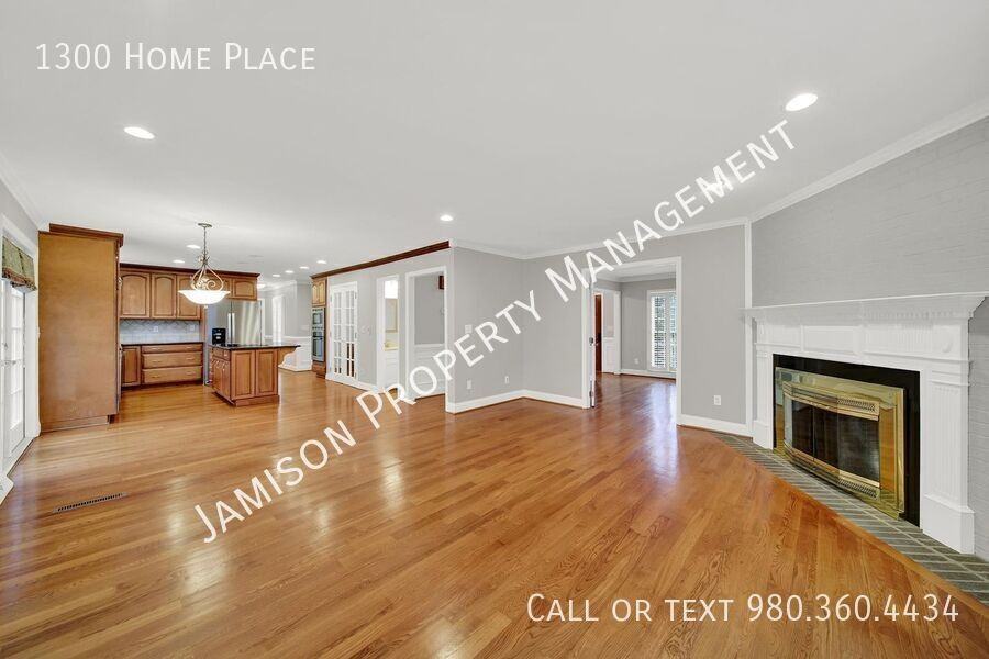 1300 Home Pl - Photo 7 of 42