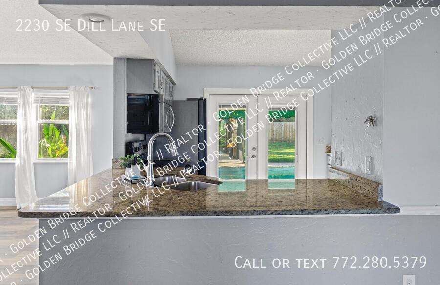 2230 Se Dill Ln - Photo 2 of 8