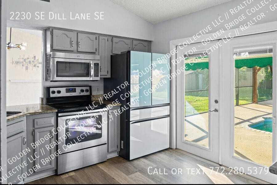 2230 Se Dill Ln - Photo 3 of 8