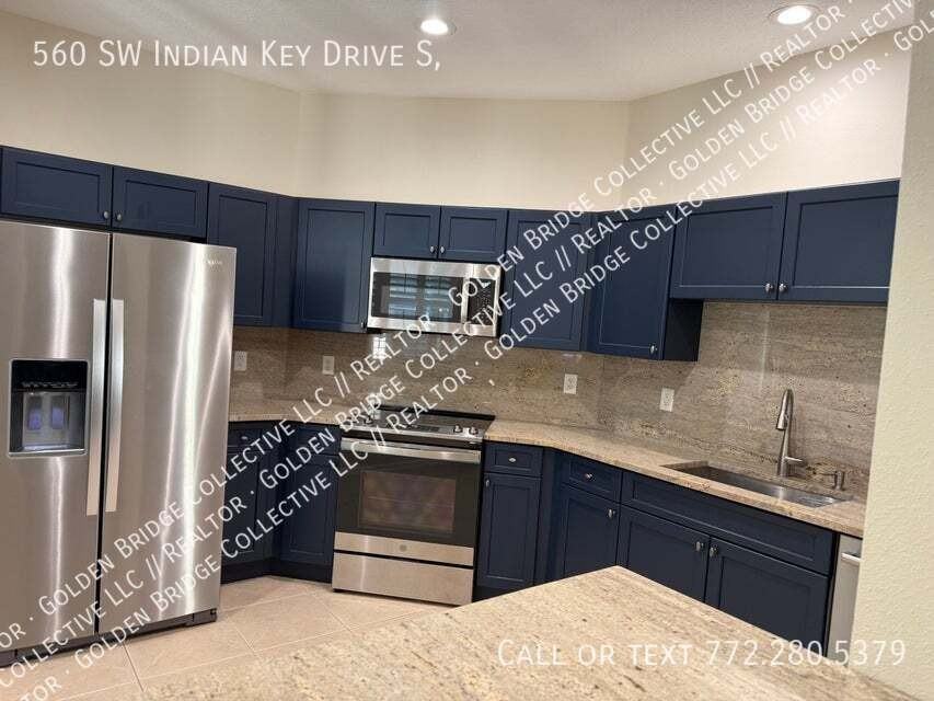 560 Sw Indian Key Dr - Photo 2 of 16