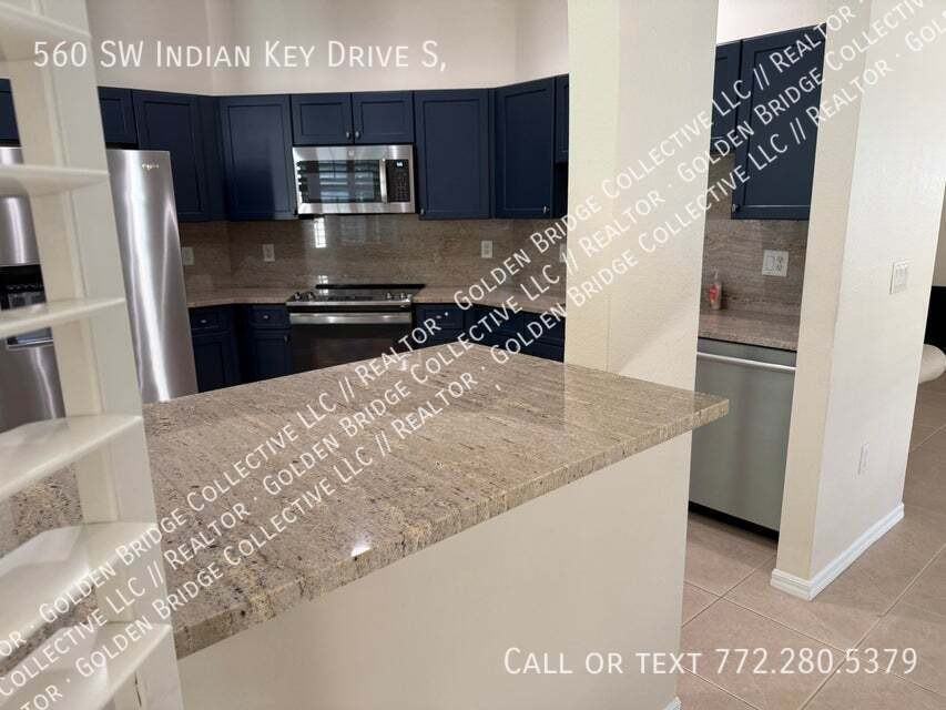 560 Sw Indian Key Dr - Photo 3 of 16