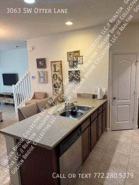 3063 Sw Otter Ln - Photo 2 of 14
