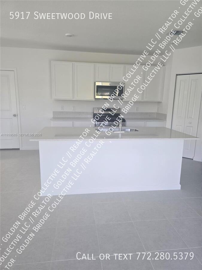 Nw Sweetwood Dr - Photo 2 of 14