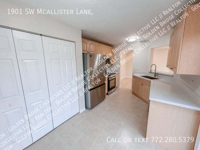 1901 Sw Mcallister Ln - Photo 3 of 9