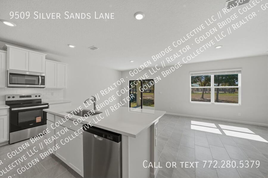 9509 Silver Sands Ln - Photo 2 of 12