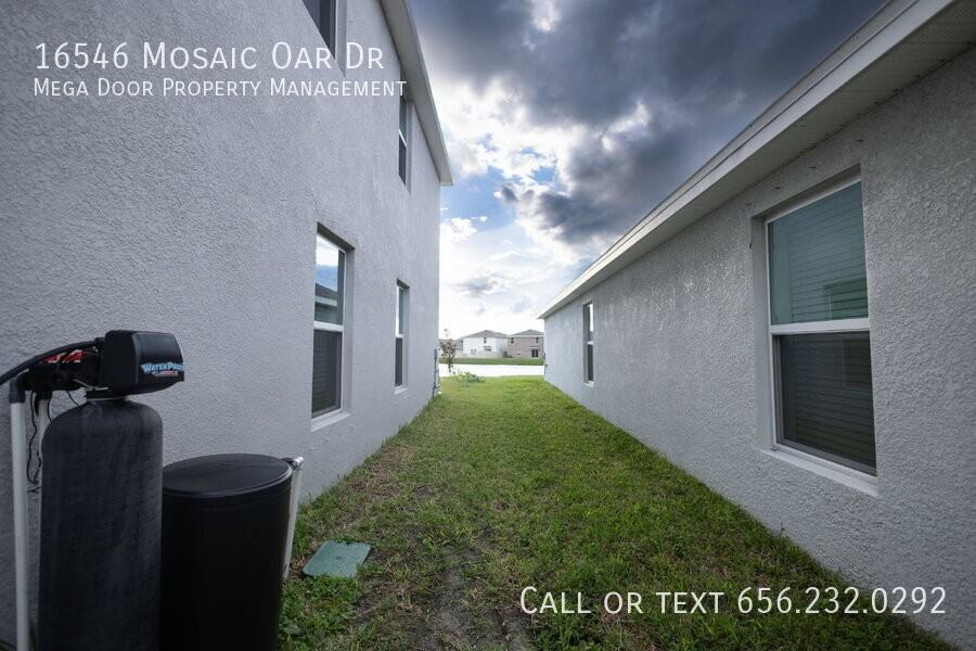 16546 Mosaic Oar Dr - Photo 4 of 35