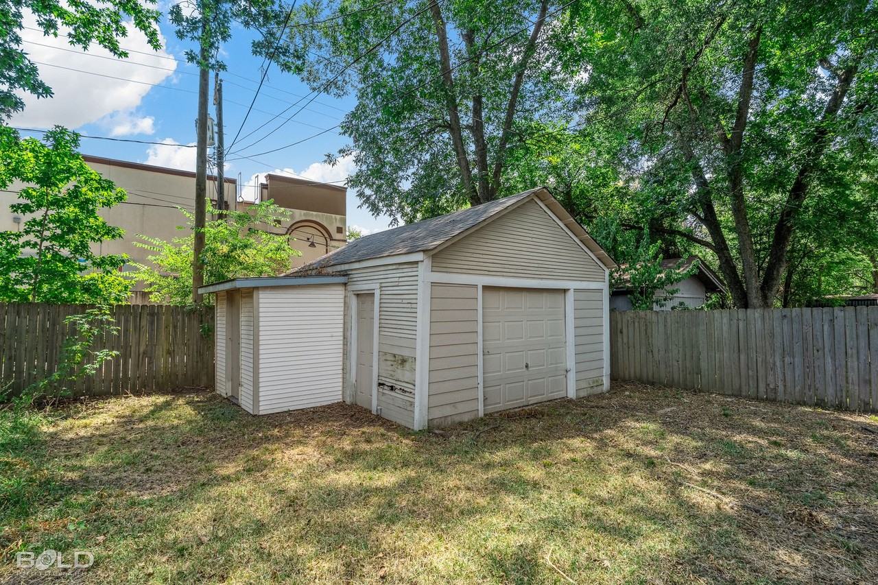 411 Rutherford St - Photo 3 of 10