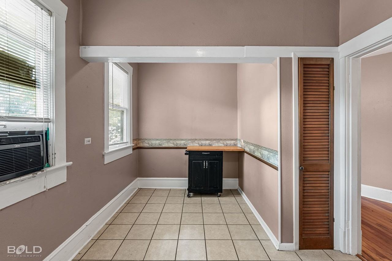 411 Rutherford St - Photo 5 of 10