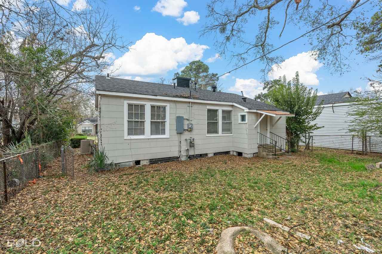 154 E Wyandotte St - Photo 3 of 34