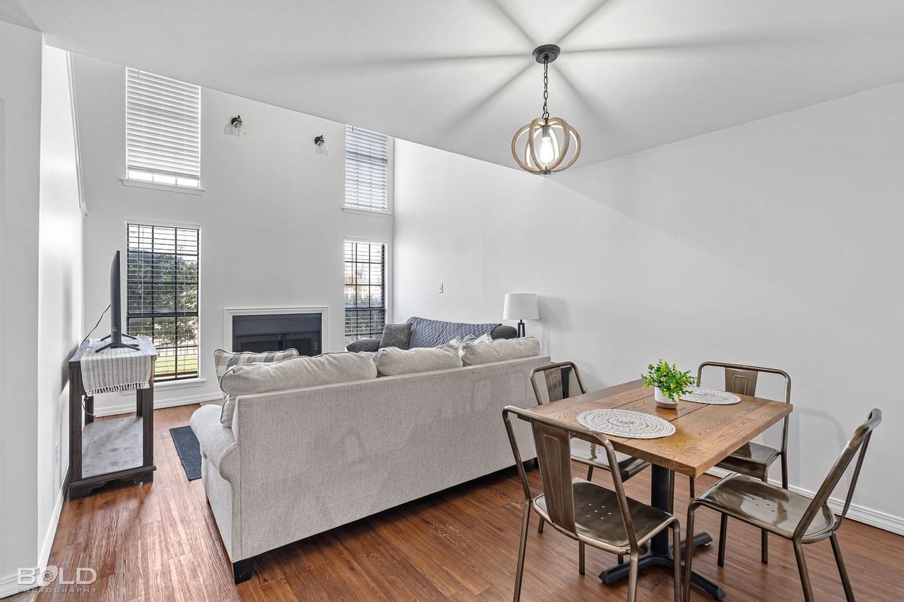 8 Meadow Creek Dr - Photo 7 of 18