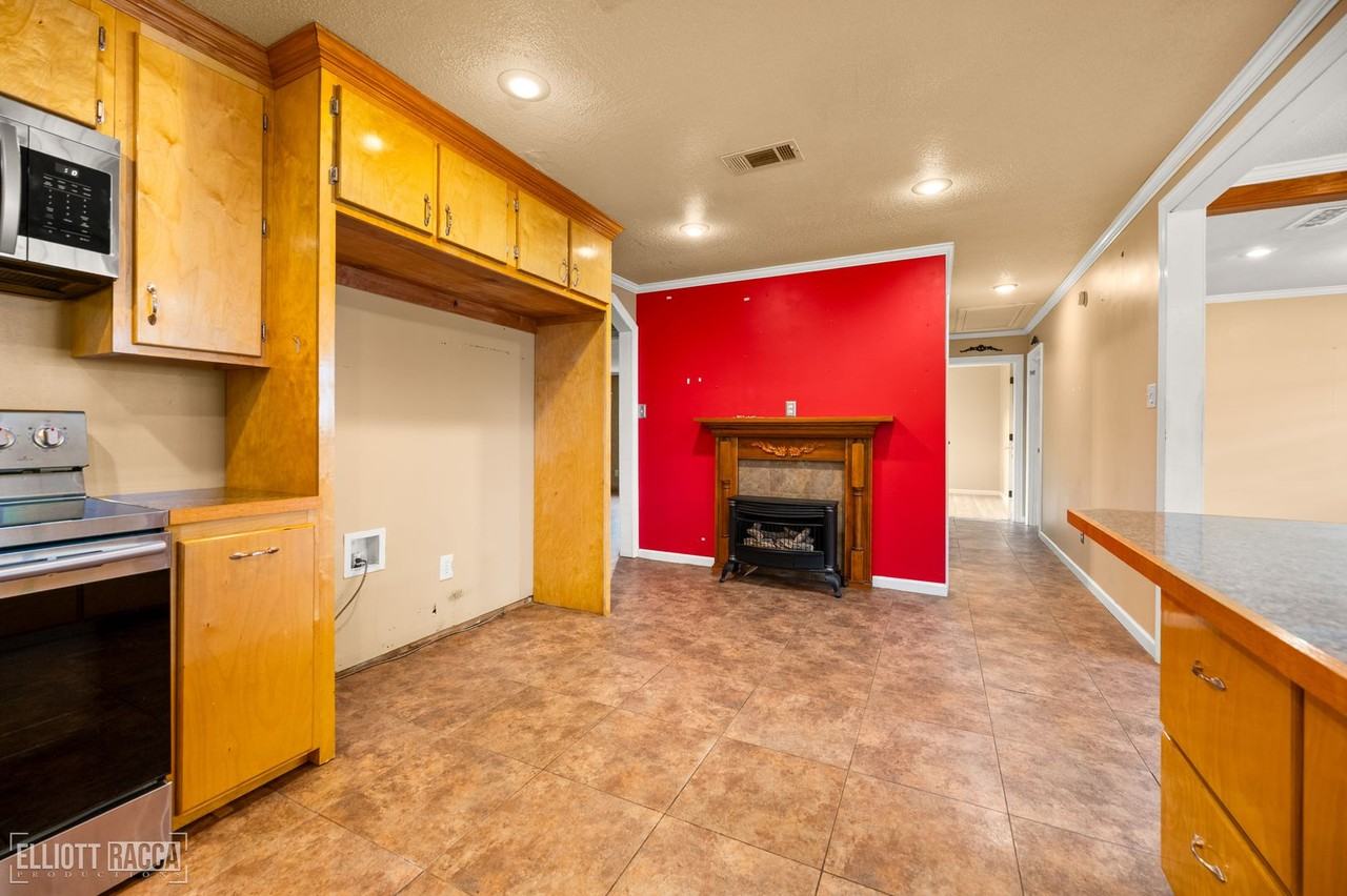 2020 Clover Ln - Photo 4 of 50