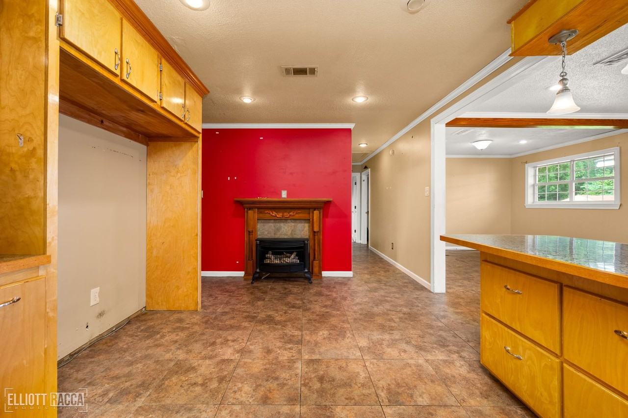 2020 Clover Ln - Photo 6 of 50