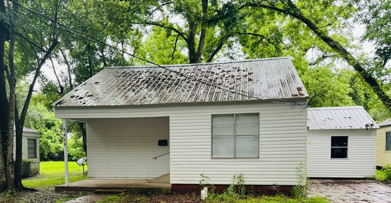 2418 Alma St - Photo 3 of 12