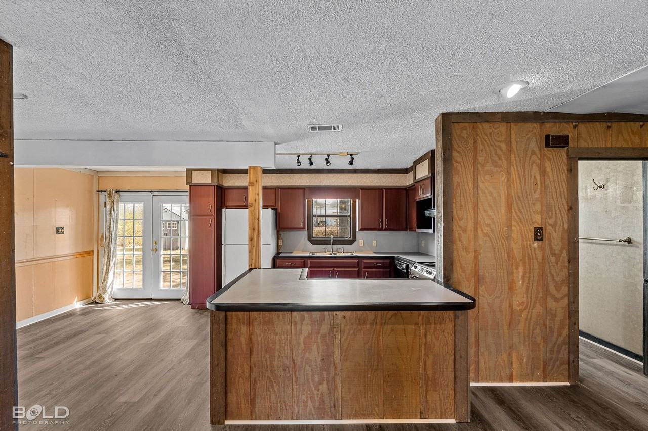 1013 Peyton Ave - Photo 4 of 35