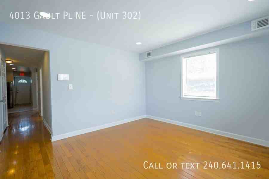 4013 Gault Pl Ne - Photo 3 of 12