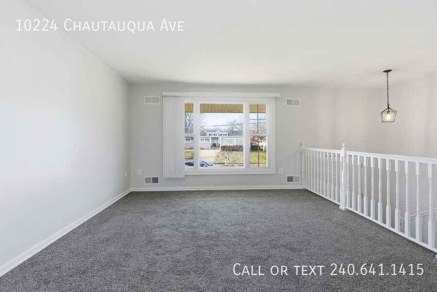 10224 Chautauqua Ave - Photo 3 of 30