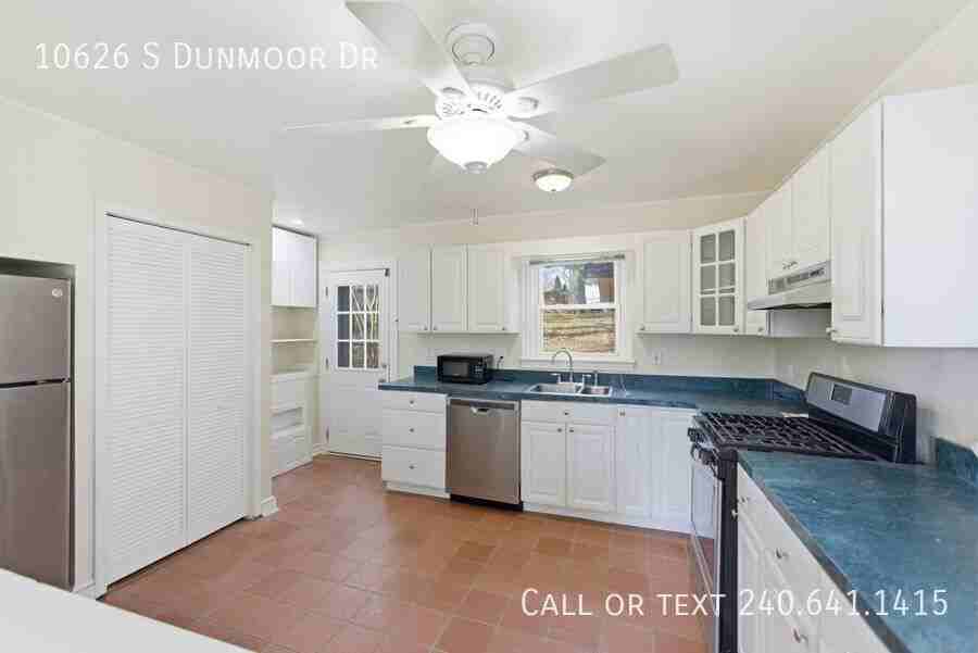 10626 S Dunmoor Dr - Photo 5 of 19