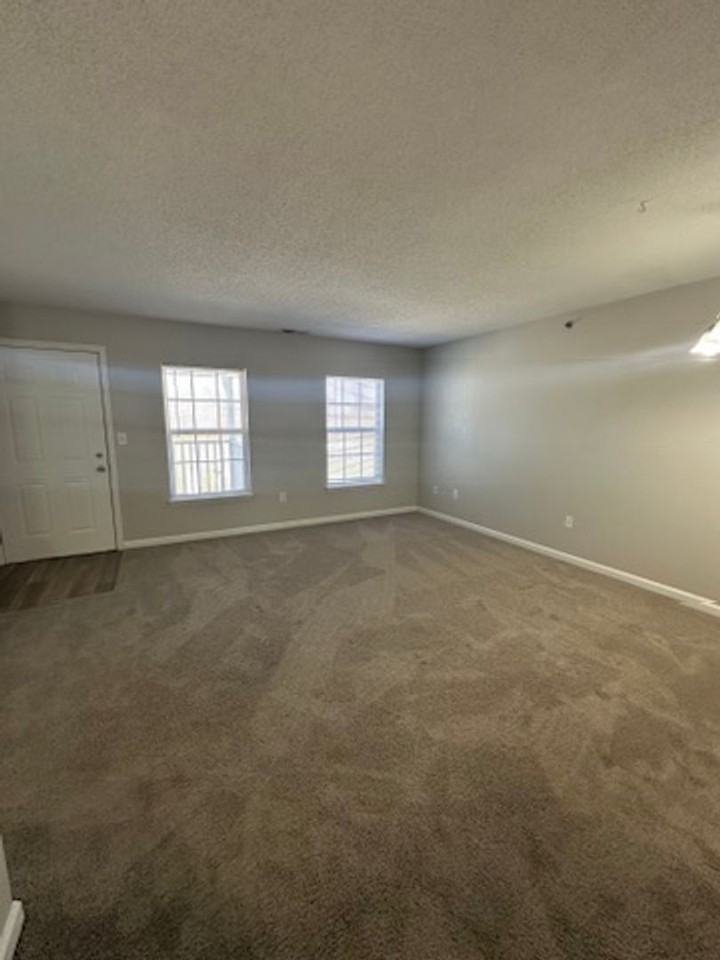 Trafalgar Pointe Apartments - Photo 5 of 18