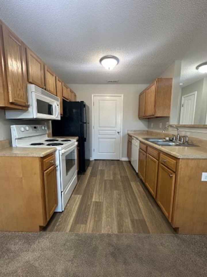 Trafalgar Pointe Apartments - Photo 7 of 18