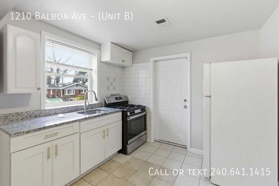 1210 Balboa Ave - Photo 5 of 16