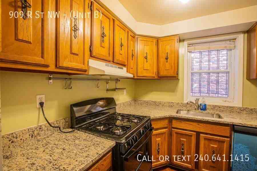909 R St Nw - Photo 4 of 18
