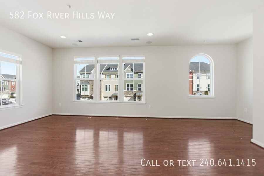 582 Fox River Hills Way - Photo 3 of 28