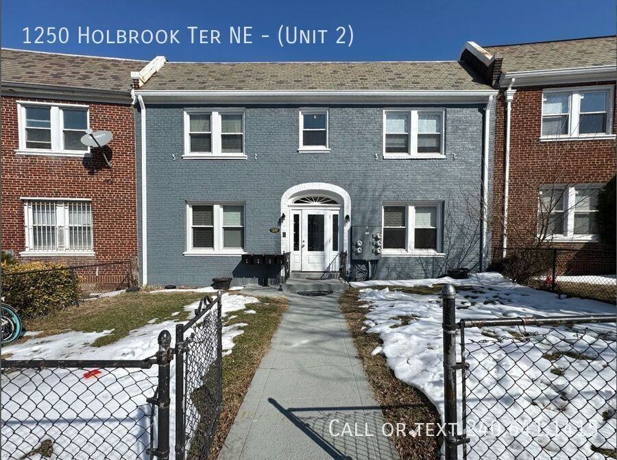 1250 Holbrook Ter Ne #UNIT2