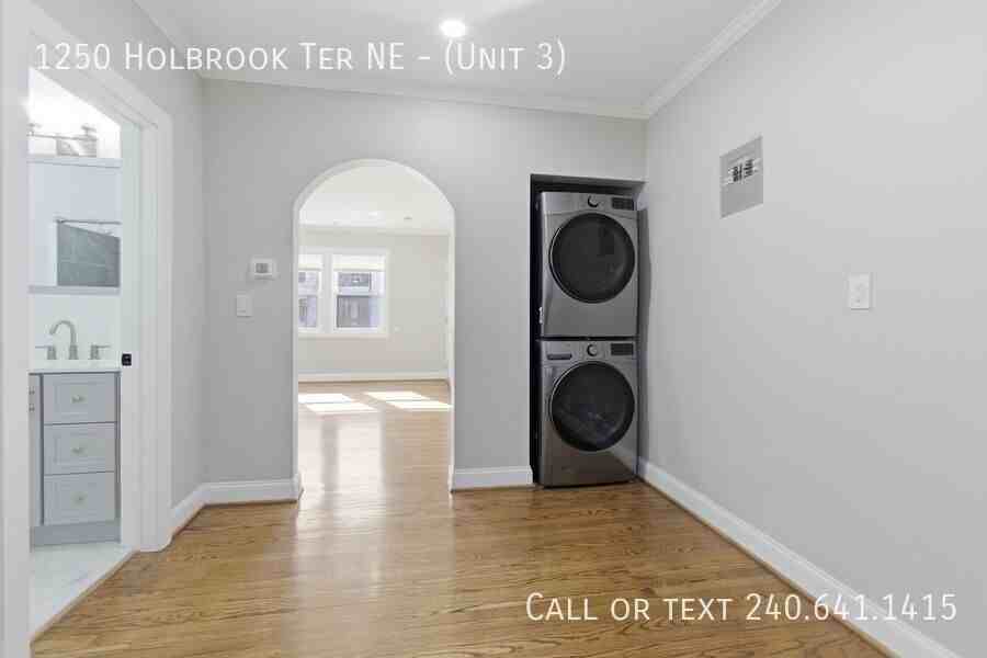 1250 Holbrook Ter Ne - Photo 3 of 13