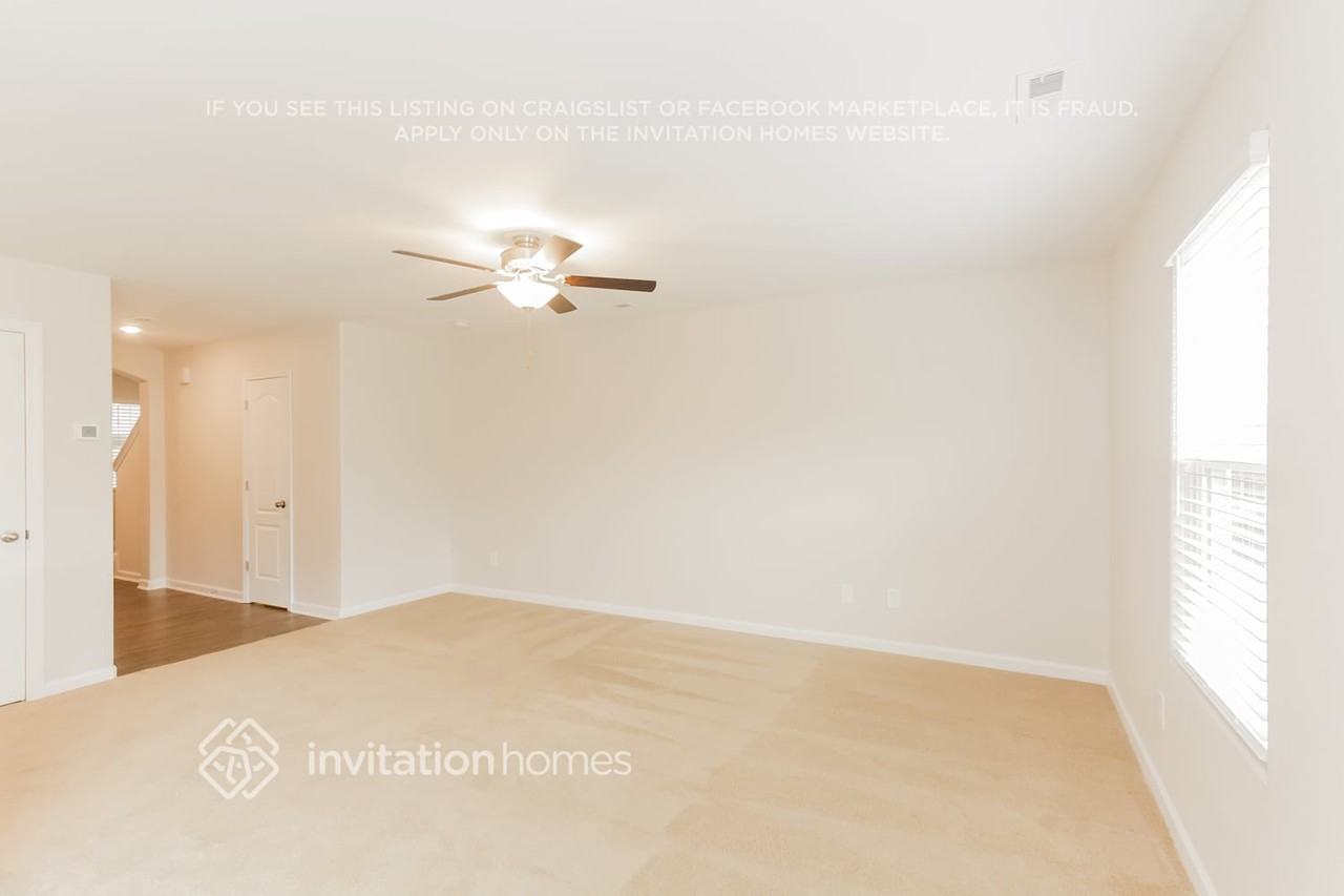 2256 Latimer Ln - Photo 2 of 15