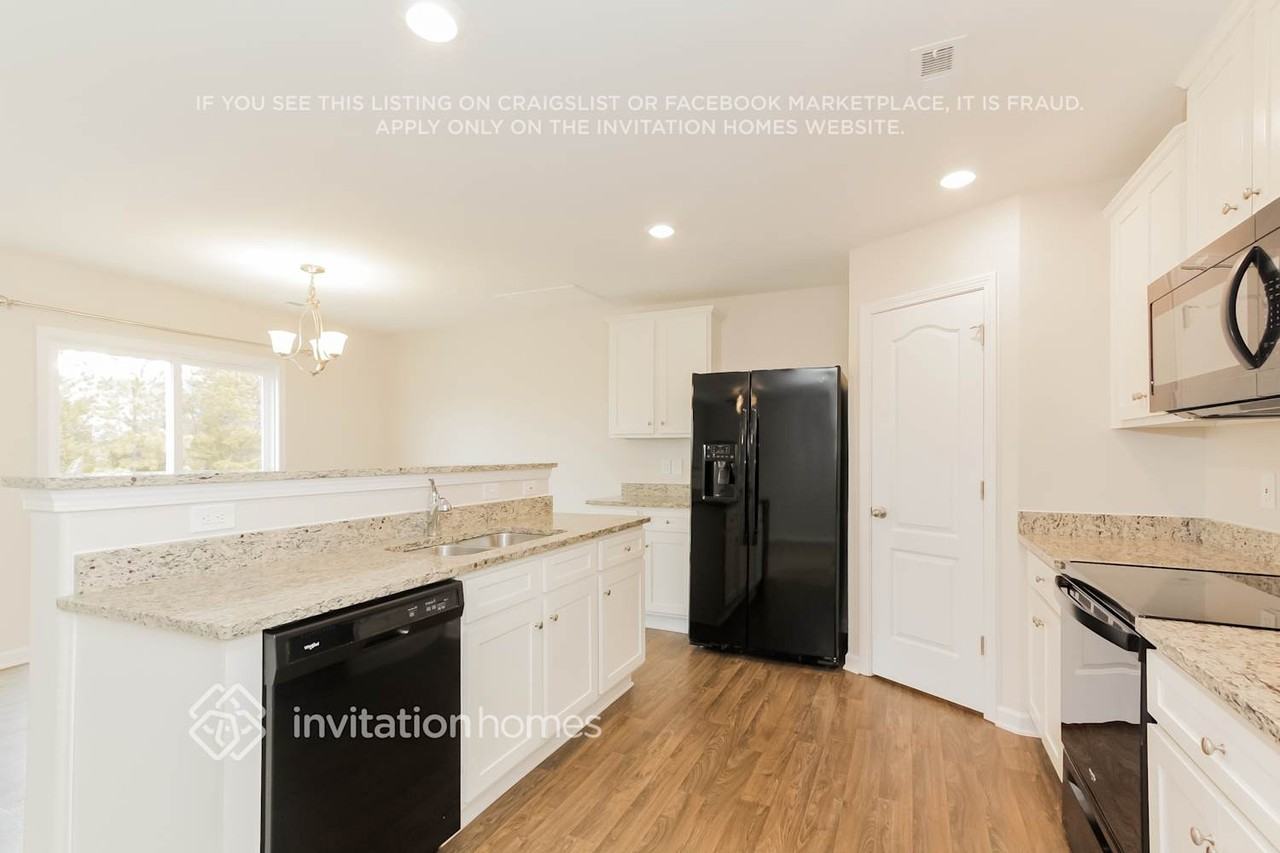 2256 Latimer Ln - Photo 3 of 15