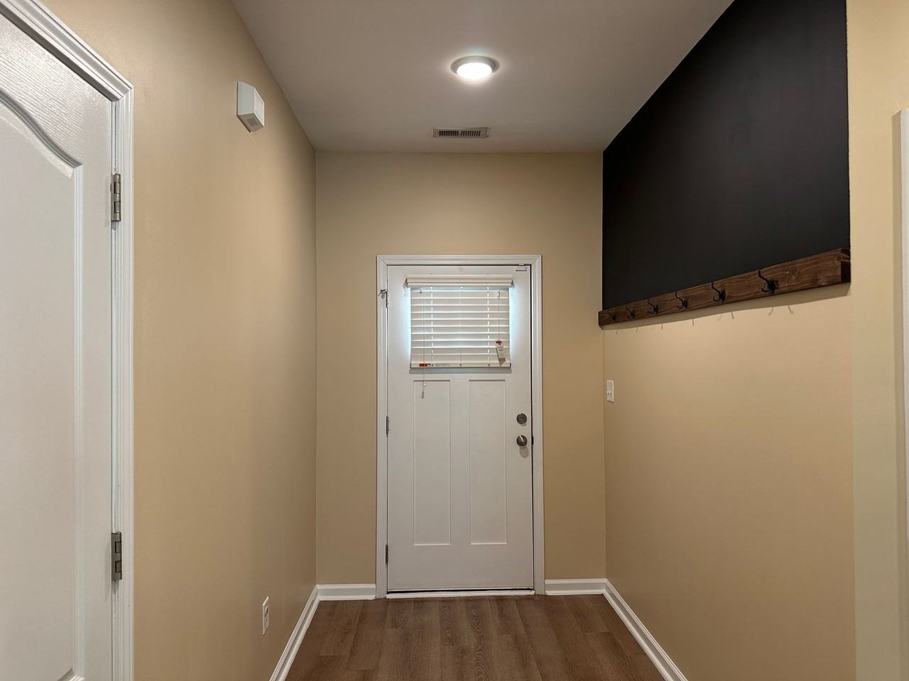 2040 Stonewash Dr - Photo 3 of 31