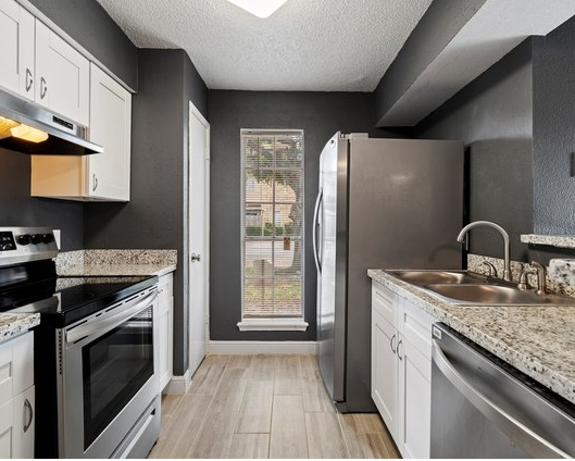 1515 Sandy Springs Rd - Photo 4 of 11