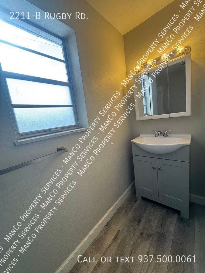 2211 Rugby Rd Apt B - Photo 3 of 11