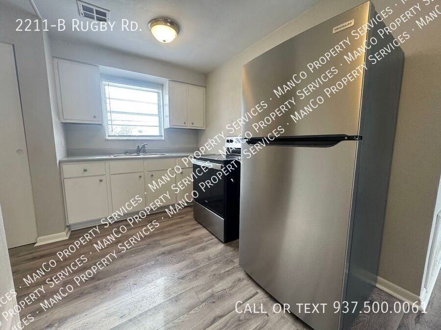 2211 Rugby Rd Apt B - Photo 5 of 11